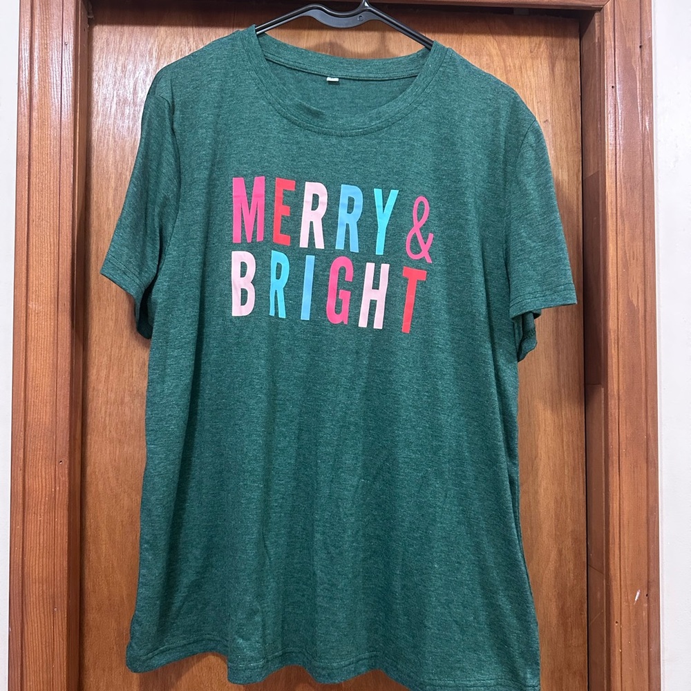 Green 'Merry & Bright' Christmas Graphic T-Shirt